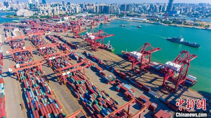 資料圖：航拍海口秀英港集裝箱碼頭。<a target='_blank' href='http://www.chinanews.com/'>中新社</a>記者 駱云飛 攝